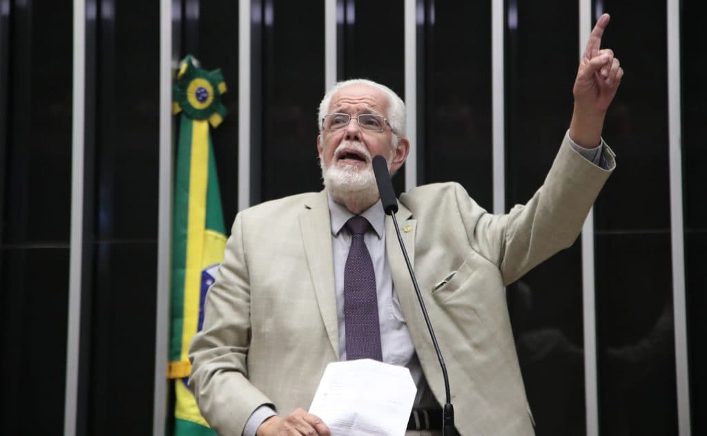 “Governo Lula corrige erro de antecessor”, diz Solla sobre suspensão da importação de cacau